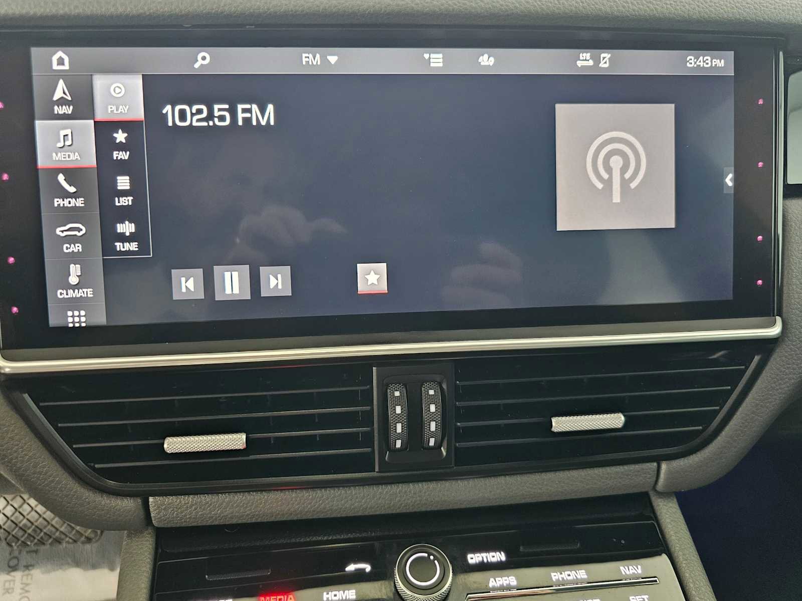 Used 2020 Porsche Cayenne image 25