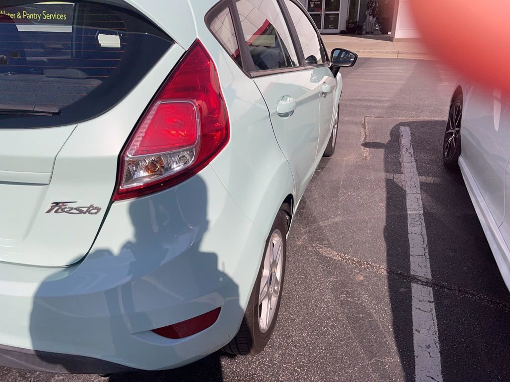 Used 2017 Ford Fiesta SE image 3