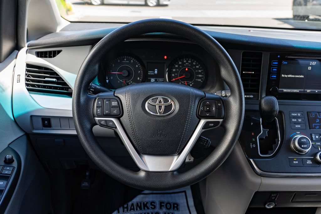 Used 2015 Toyota Sienna LE FWD image 12
