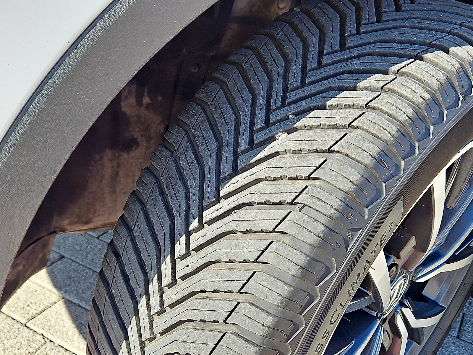 Used 2020 Volkswagen Tiguan SE w/ Panoramic Sunroof Package image 6