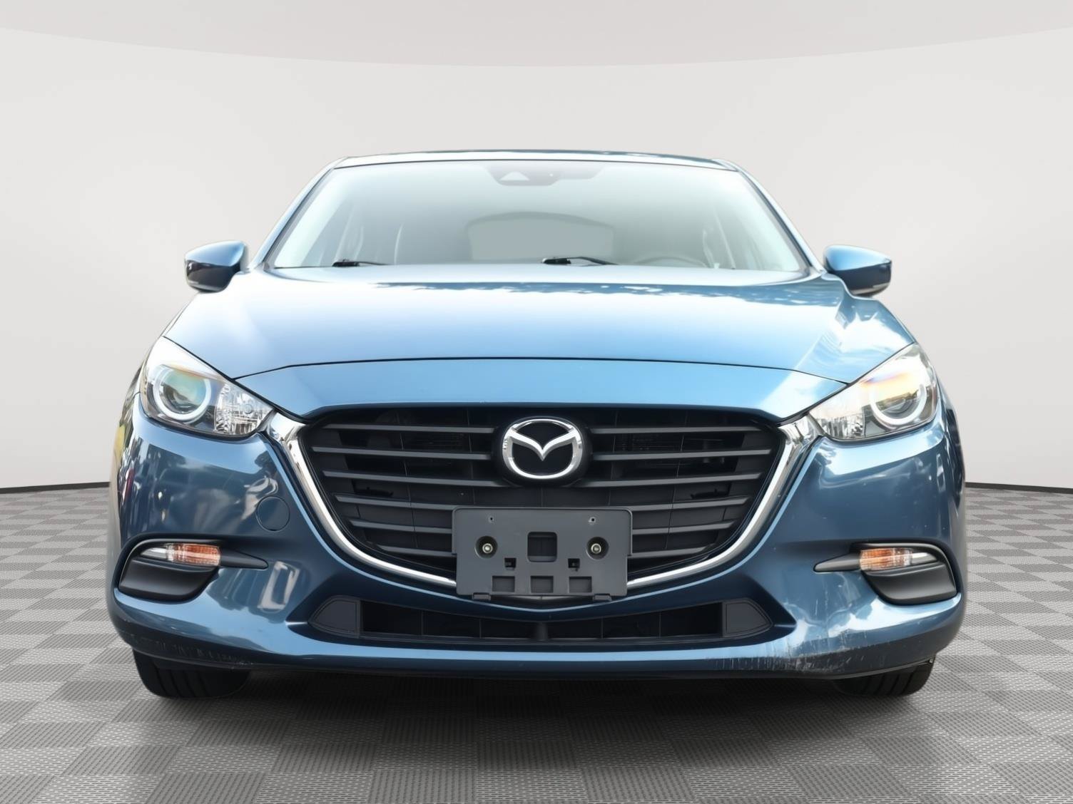 Used 2018 MAZDA MAZDA3 Touring FWD image 2