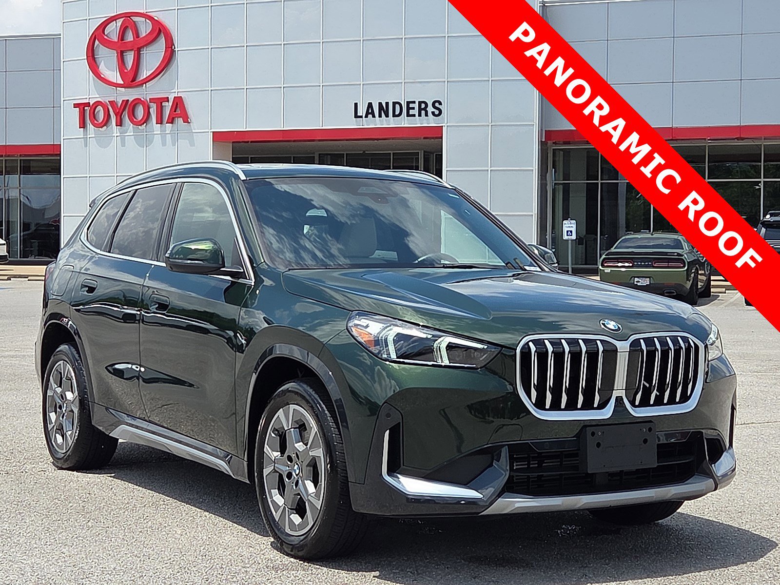 Used 2025 BMW X1 xDrive28i w/ Premium Package AWD/4WD image 1