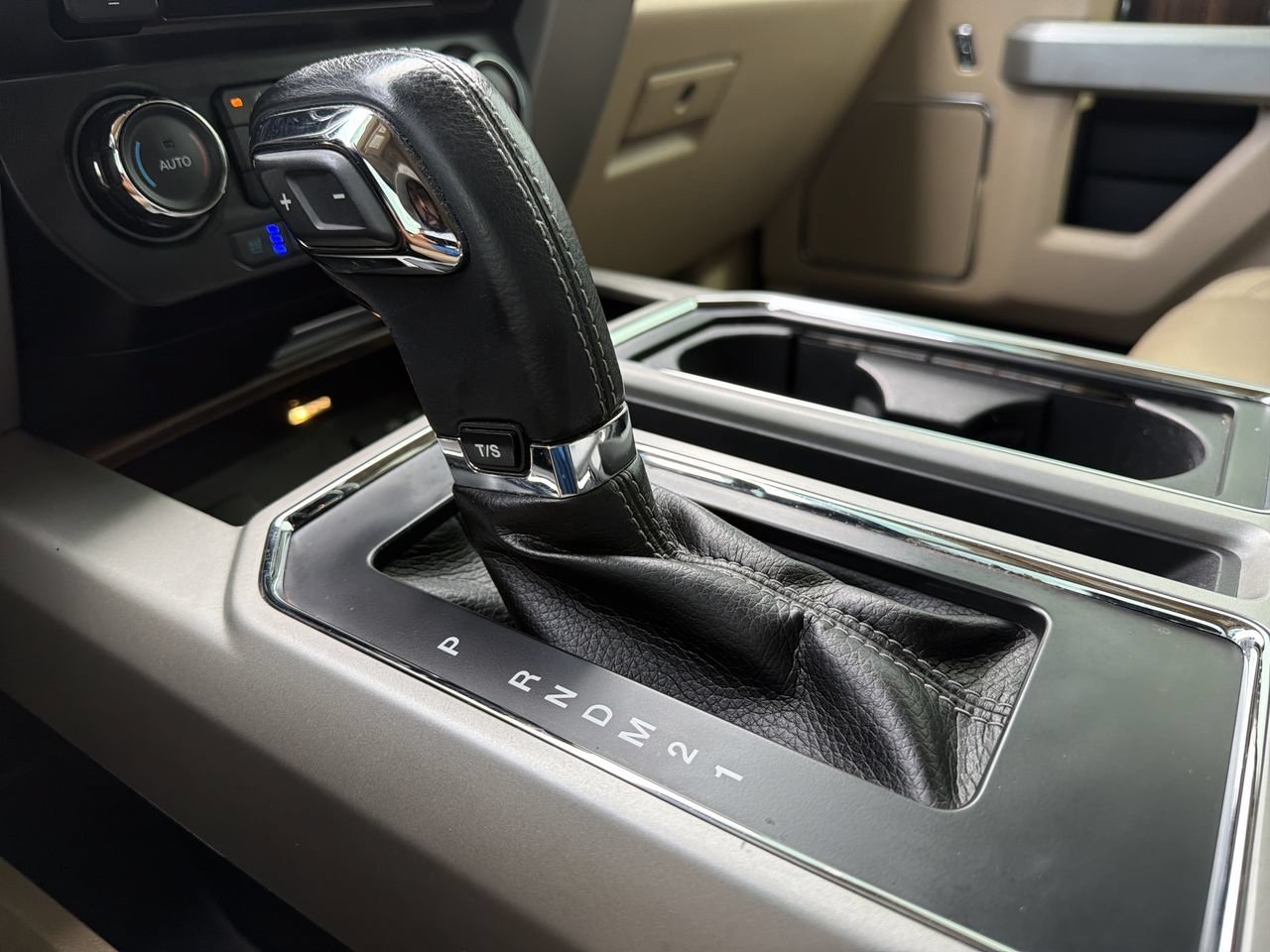Used 2016 Ford F150 Lariat RWD image 24
