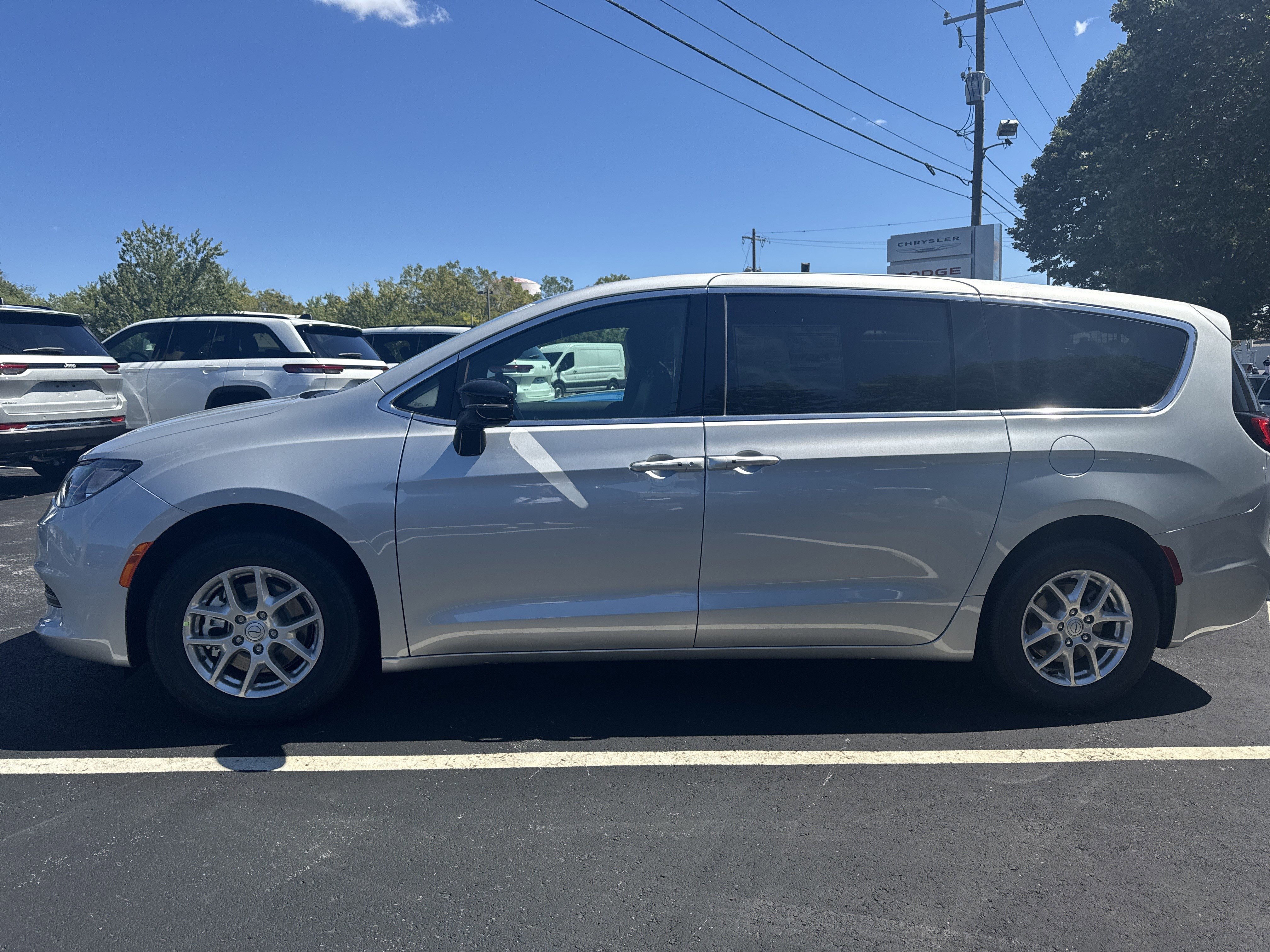 New 2026 Chrysler Voyager LX image 4