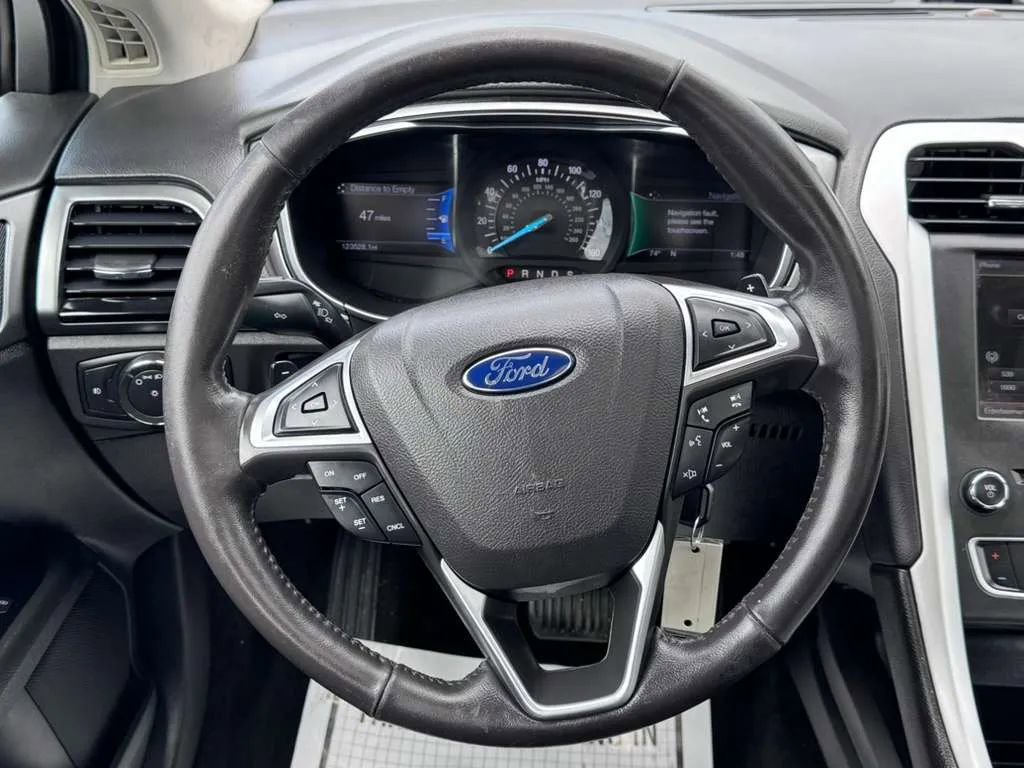 Used 2016 Ford Fusion SE FWD image 16