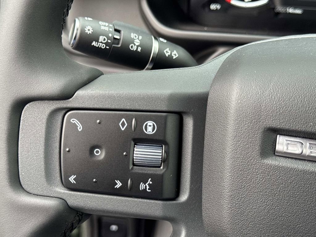 New 2026 Land Rover Defender 110 X-Dynamic SE image 29