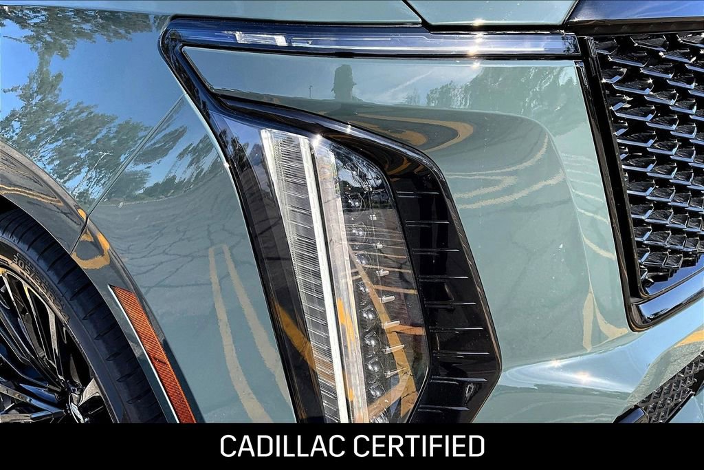 Used 2025 Cadillac Escalade ESV V w/ LPO, ONYX Package image 25