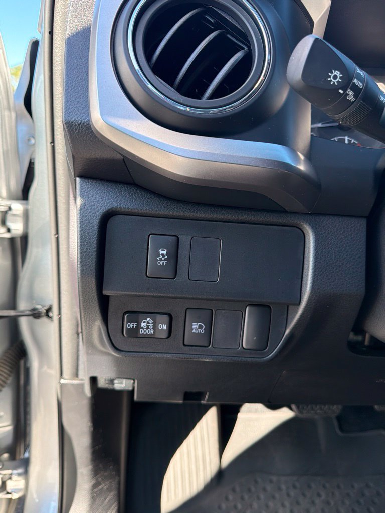 Used 2023 Toyota Tacoma SR5 w/ Technology Package AWD/4WD image 9
