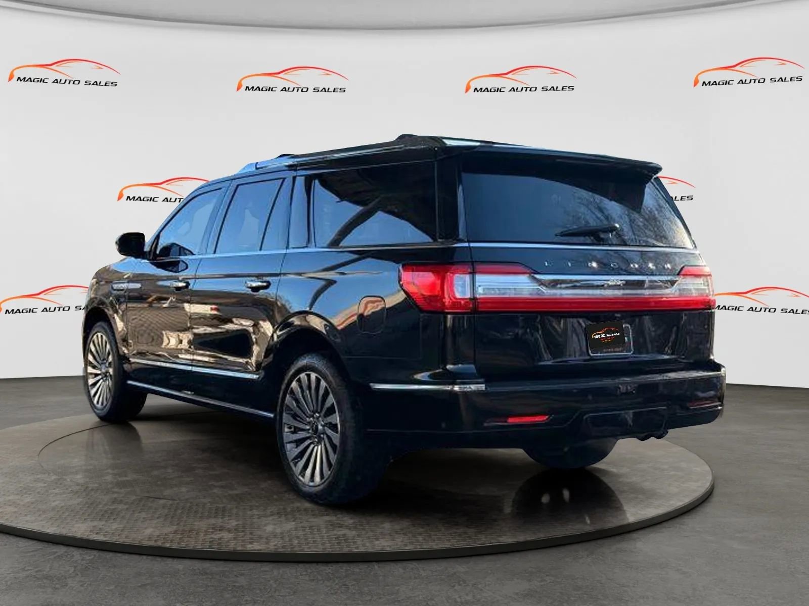 Used 2018 Lincoln Navigator L Reserve w/ Technology Package image 9