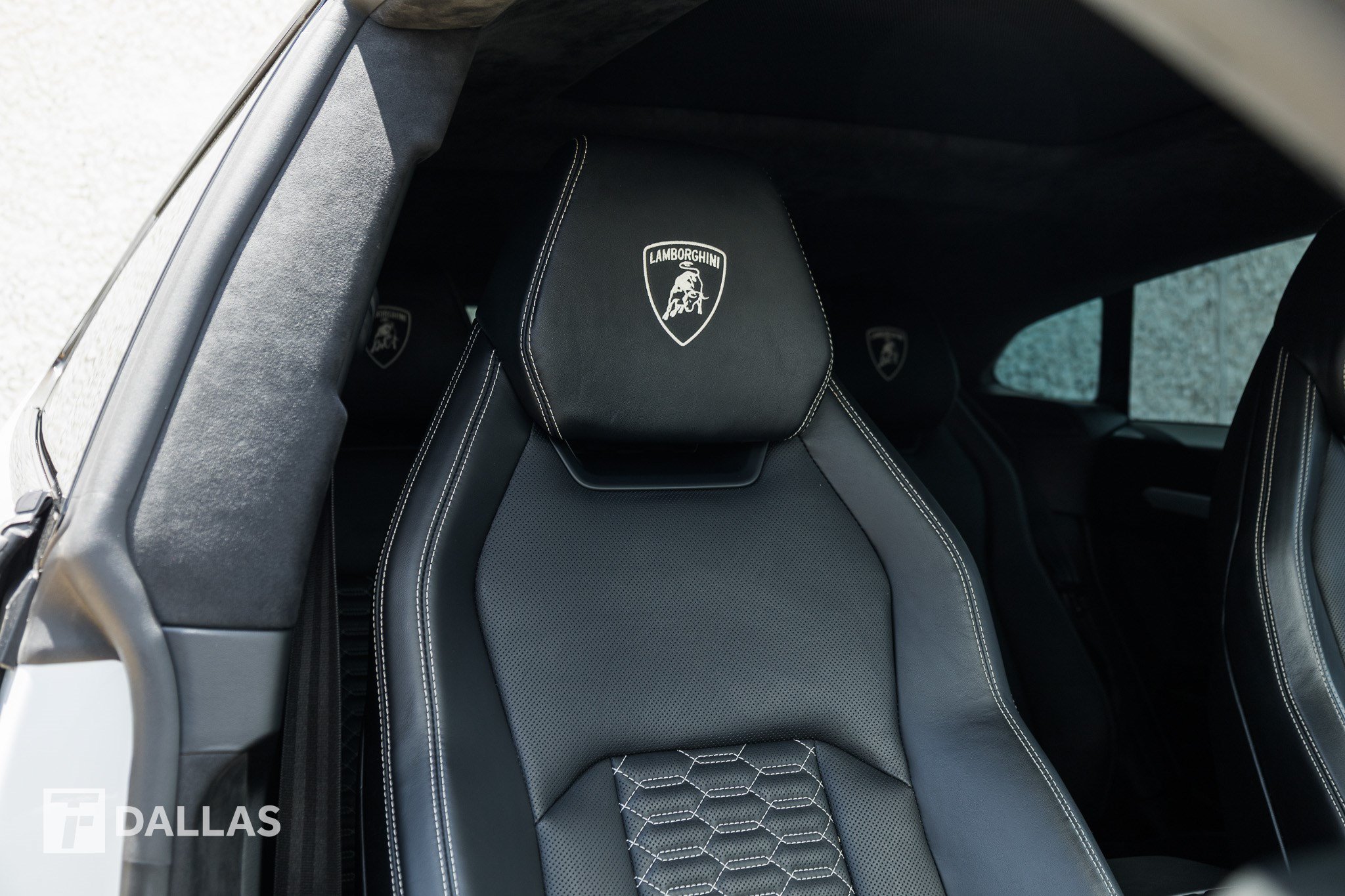 Used 2019 Lamborghini Urus AWD/4WD image 42