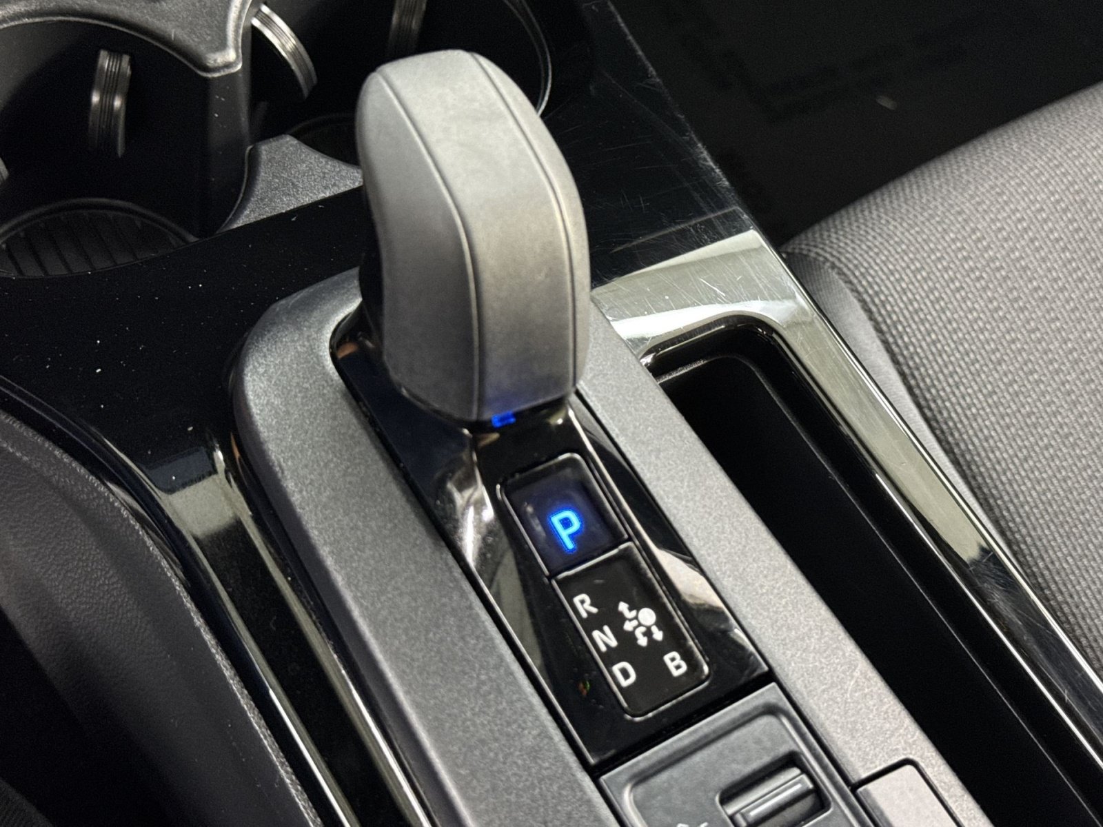 Used 2025 Toyota Prius LE AWD/4WD image 34