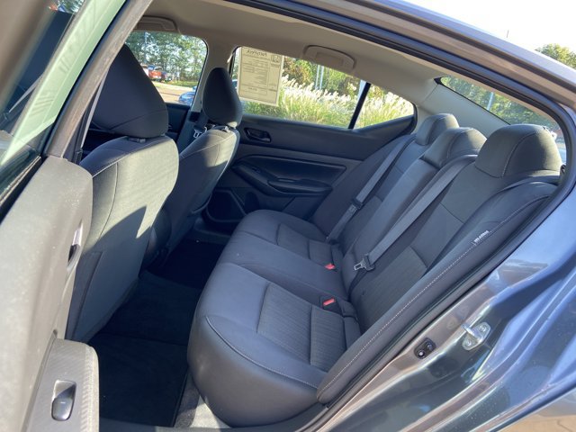 Used 2025 Nissan Altima 2.5 SV FWD image 16