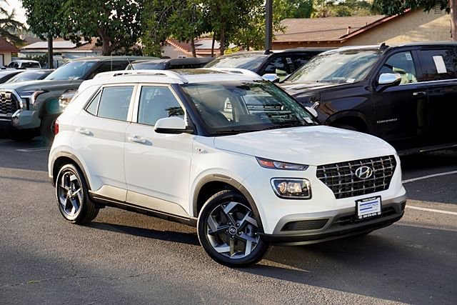 New 2026 Hyundai Venue SEL FWD image 3
