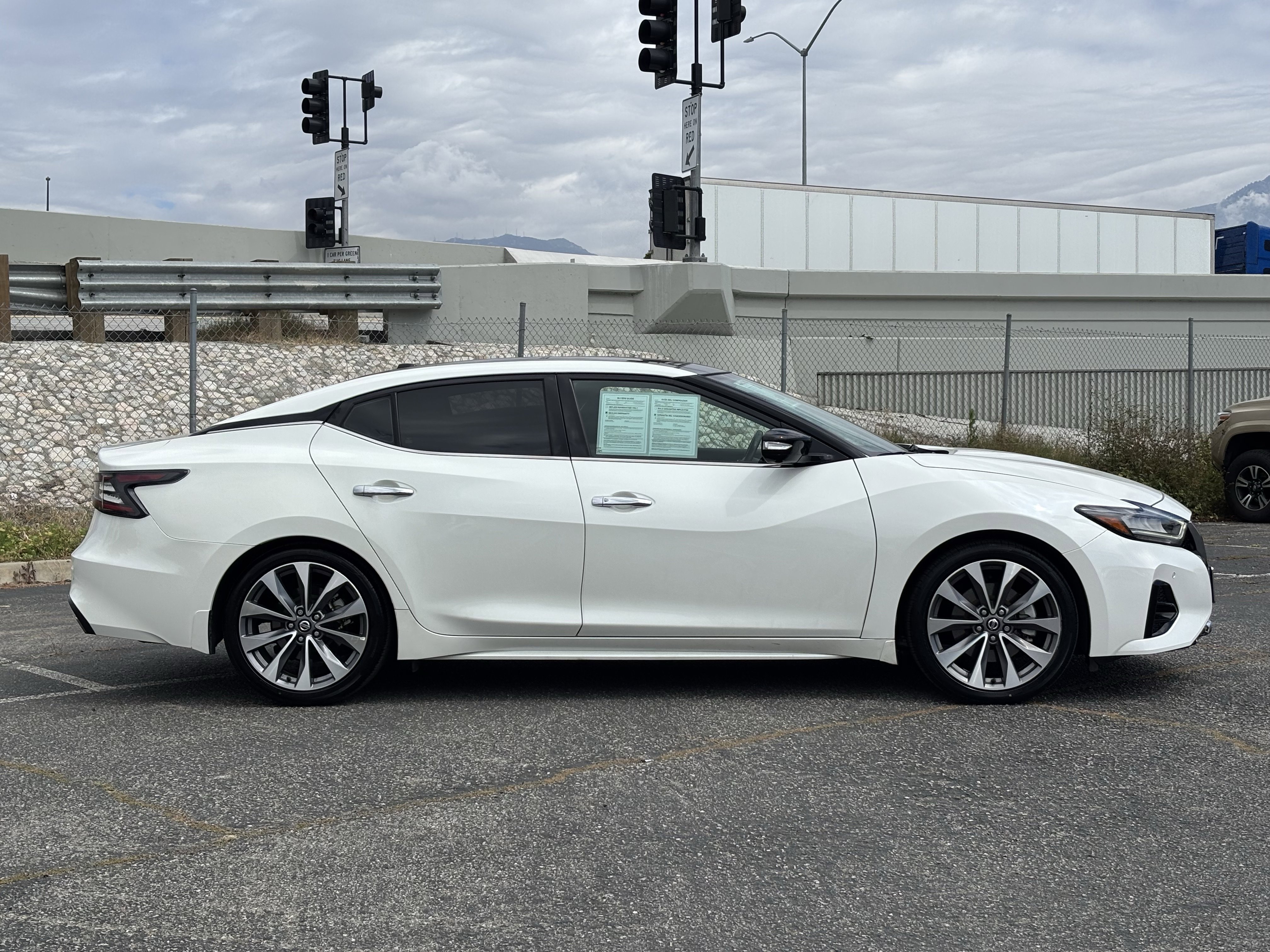 Used 2022 Nissan Maxima Platinum w/ Sport Mat Group FWD image 2