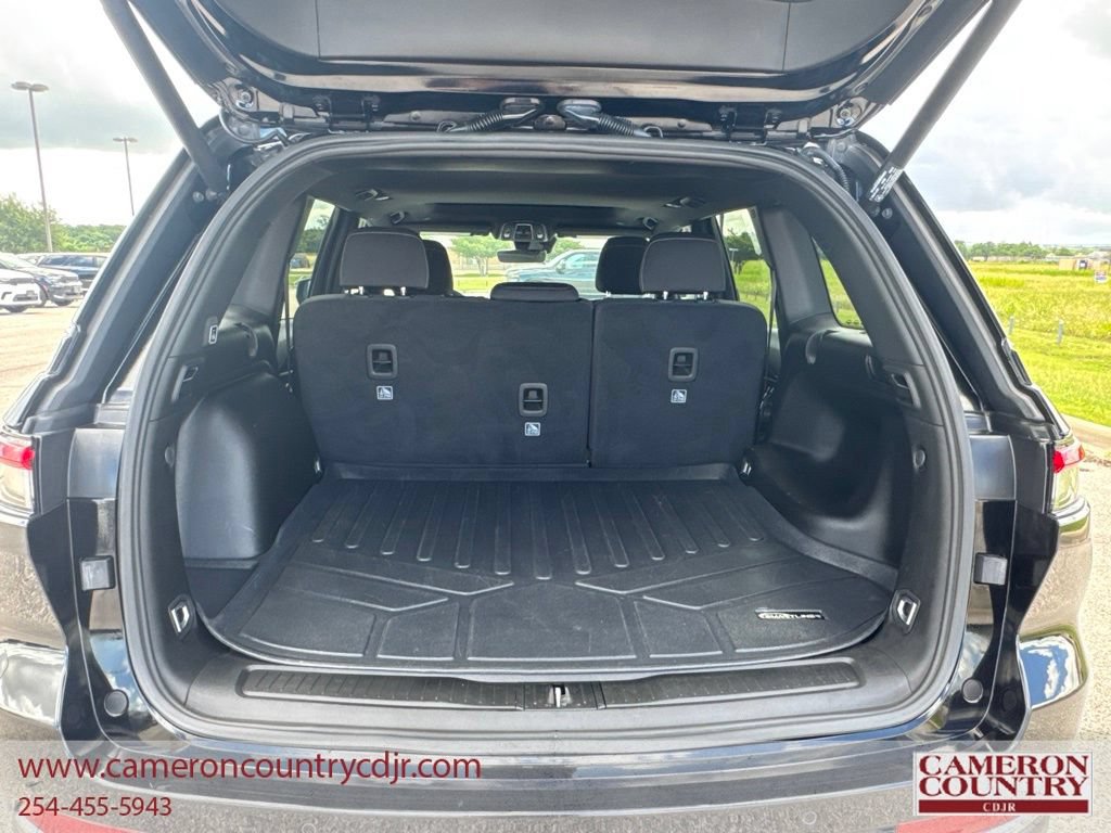 Used 2025 Jeep Grand Cherokee Laredo w/ Luxury Tech Group I AWD/4WD image 23