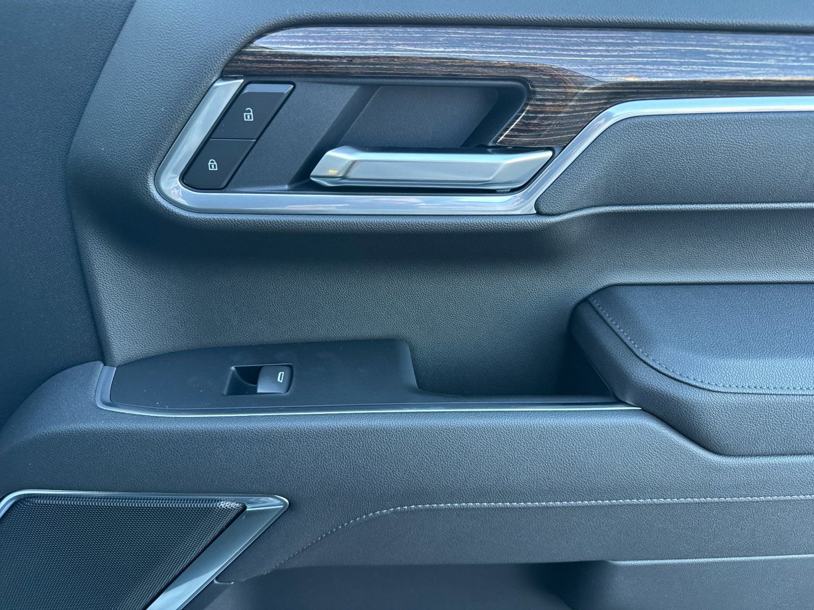 New 2026 GMC Sierra 1500 SLE image 18