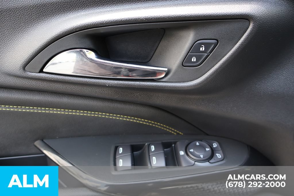 Used 2025 Chevrolet Trax LT FWD image 11