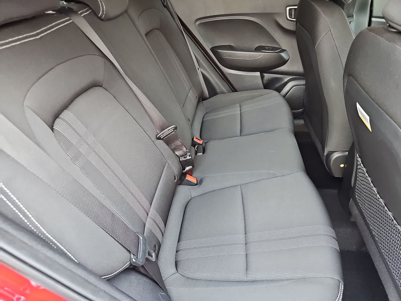 Used 2022 Hyundai Venue SEL FWD image 17
