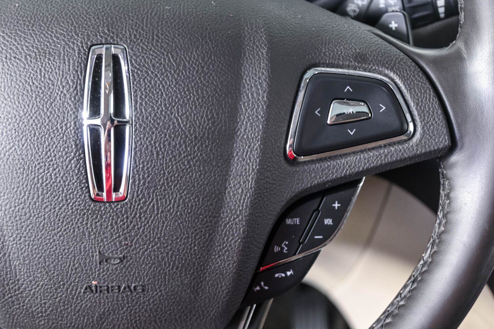 Used 2019 Lincoln MKC Reserve w/ MKC Technology Package FWD image 10