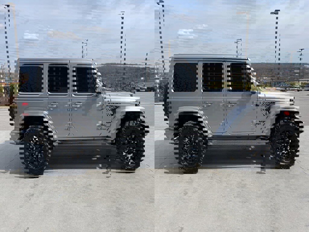 Used 2020 Jeep Wrangler Unlimited Sahara image 20