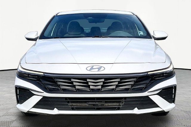 Used 2024 Hyundai Elantra Blue FWD image 2