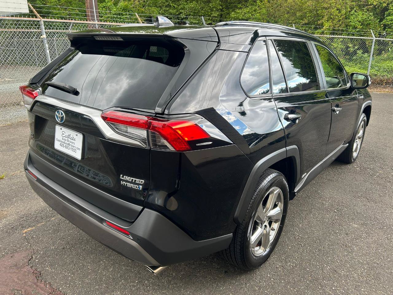 Used 2019 Toyota RAV4 Limited AWD/4WD image 5