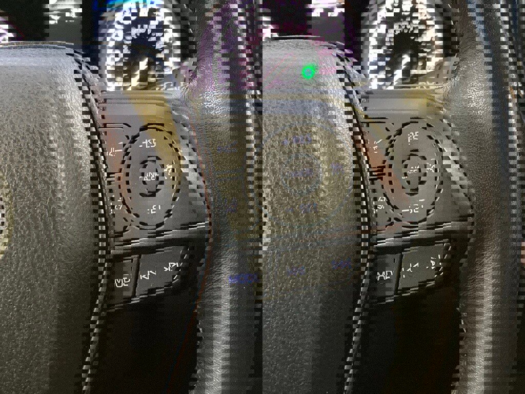 Used 2023 Toyota Camry SE image 18