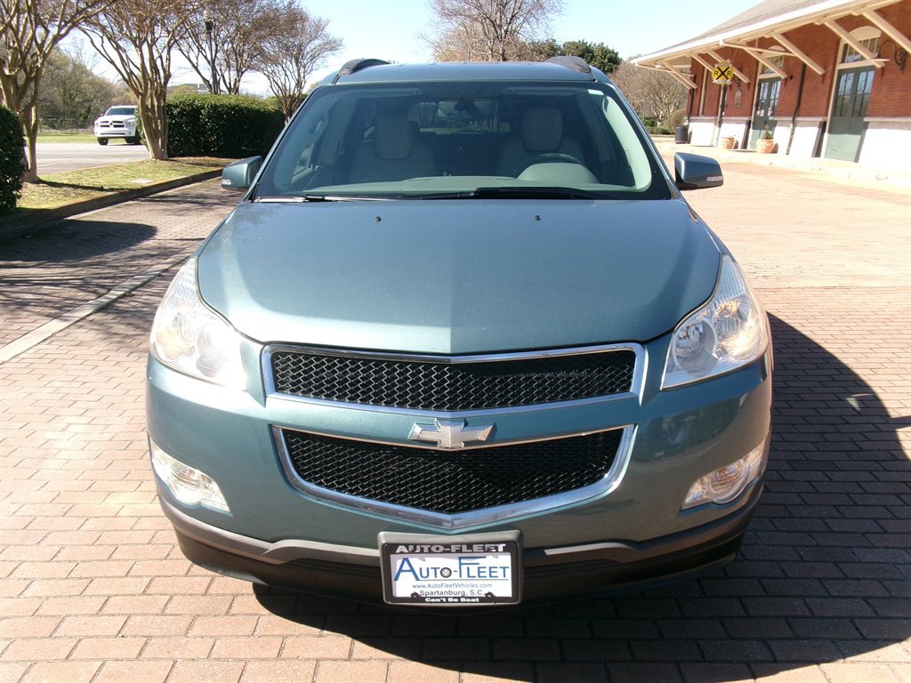 Used 2009 Chevrolet Traverse LT image 2