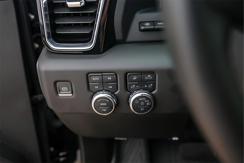 Used 2024 GMC Sierra 3500 Denali w/ Denali Reserve Package image 18