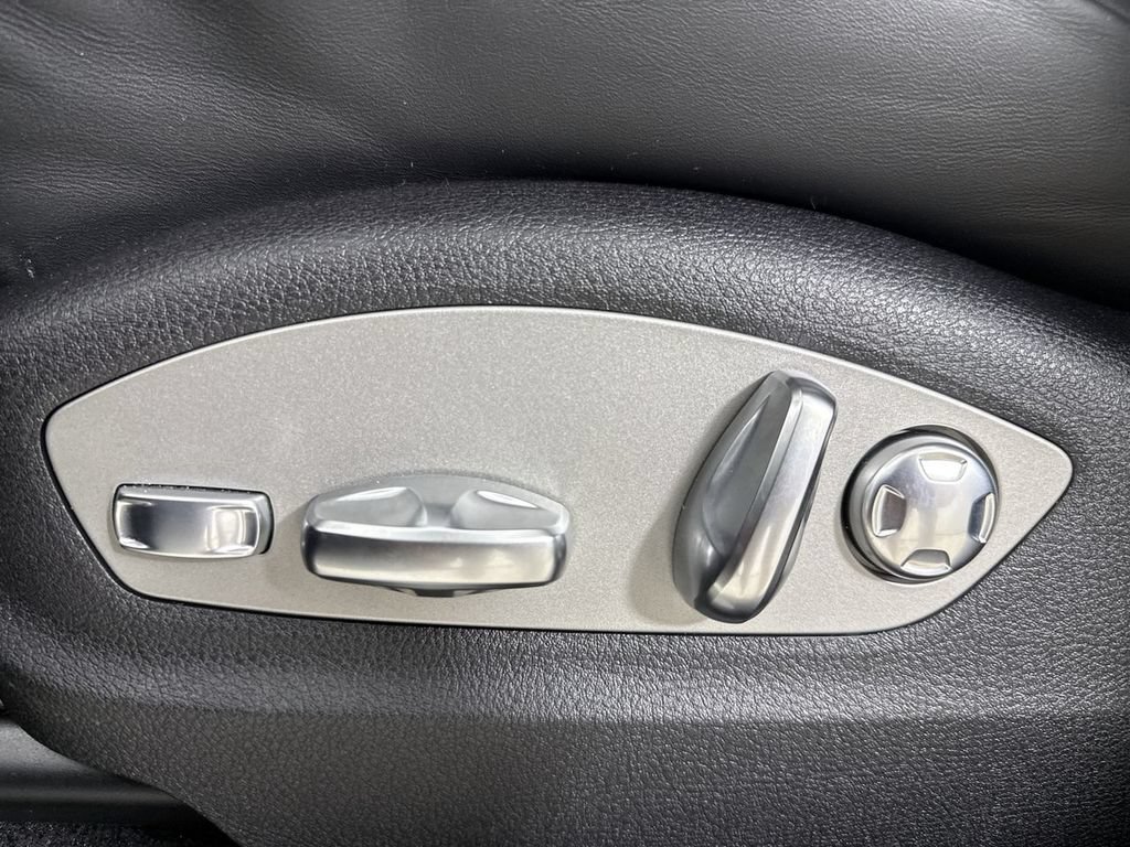 Certified 2025 Porsche Macan S AWD/4WD image 39