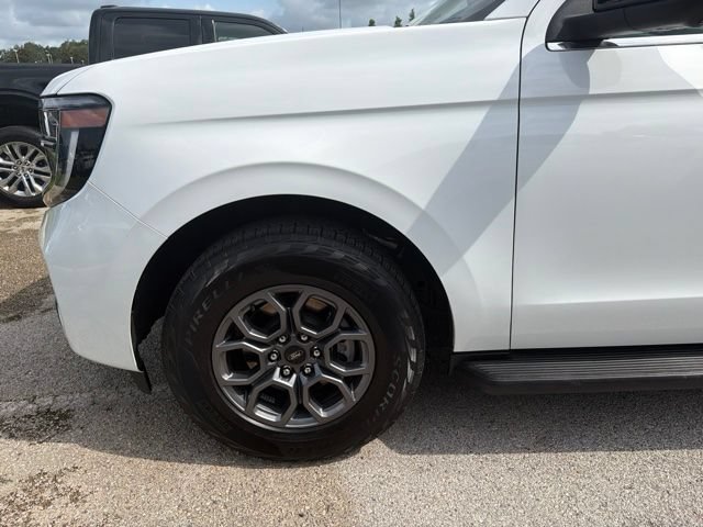Used 2025 Ford Expedition Active RWD image 9