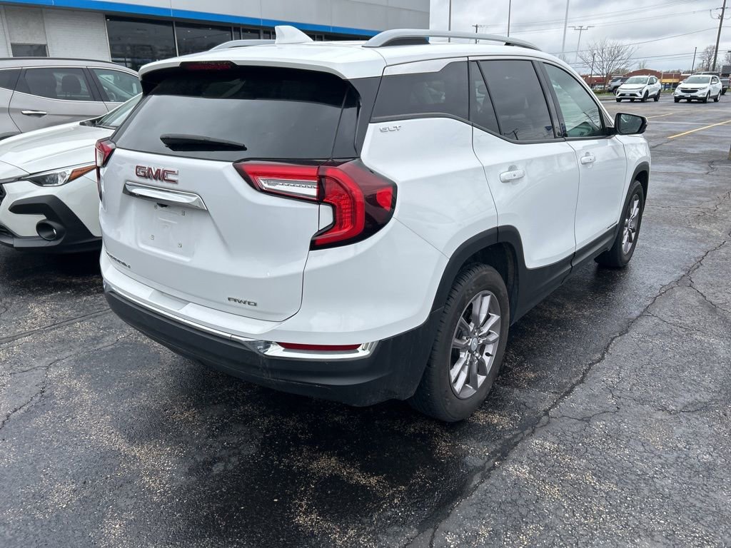 Used 2023 GMC Terrain SLT image 3
