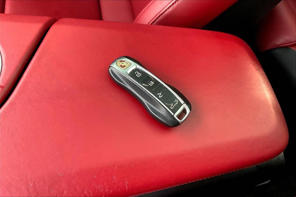 Used 2020 Porsche Taycan 4S image 34