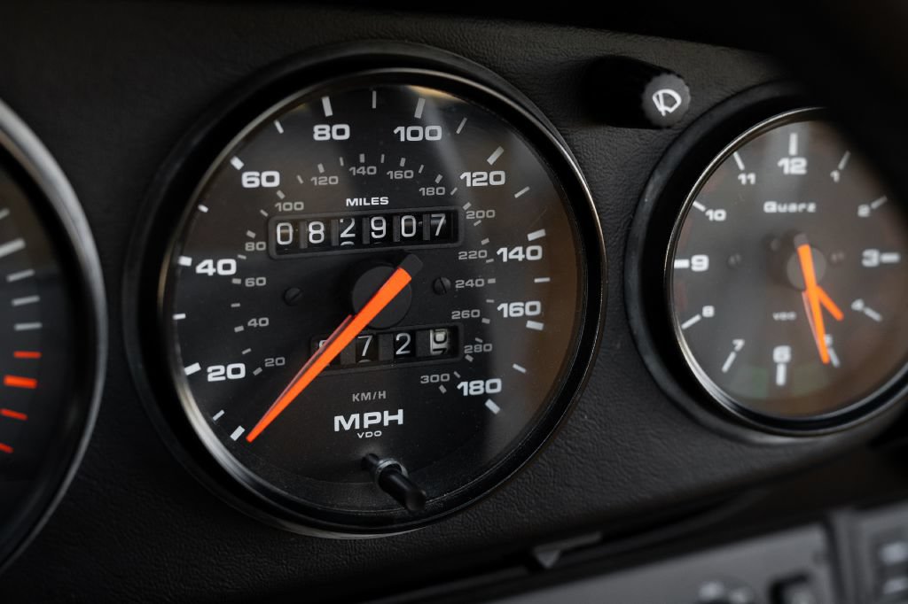 Used 1992 Porsche 911 Carrera RWD image 24