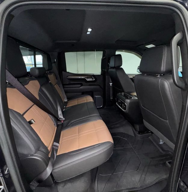 Used 2023 Chevrolet Silverado 1500 High Country w/ Technology Package AWD/4WD image 12