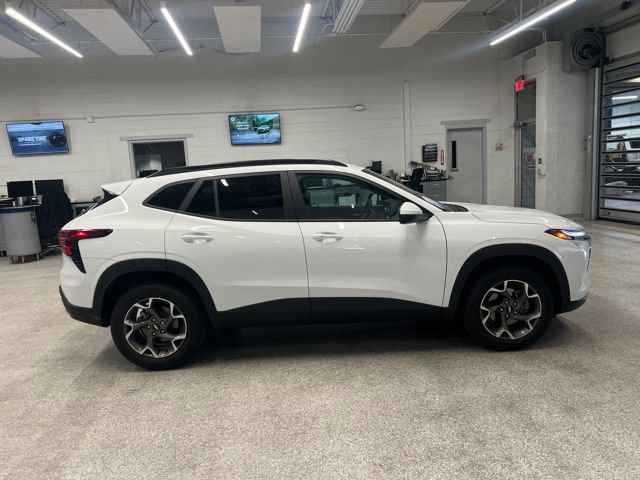 New 2026 Chevrolet Trax LT w/ Driver Confidence Package FWD image 4