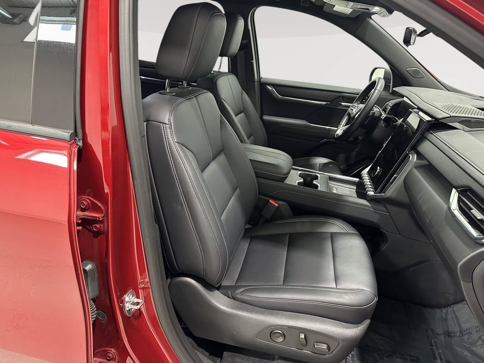 Used 2026 GMC Acadia Elevation w/ Elevation Premium Package AWD/4WD image 26