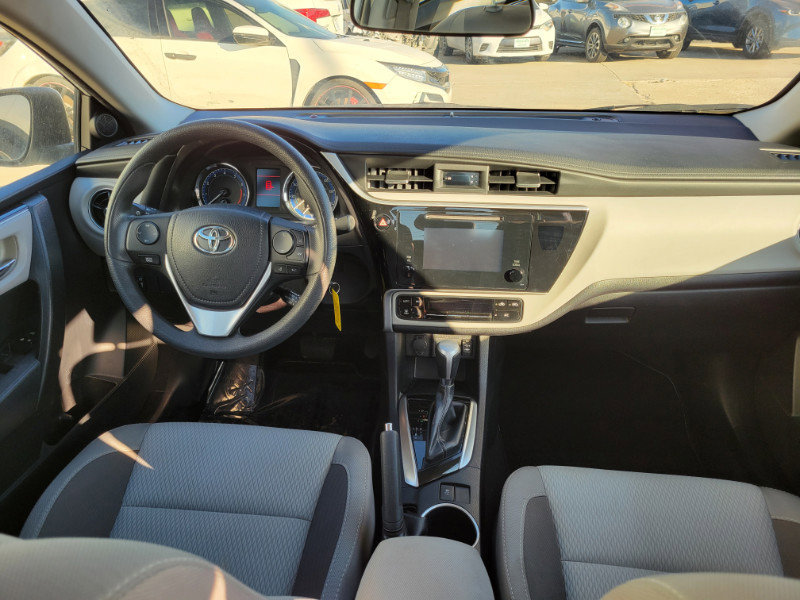 Used 2018 Toyota Corolla LE image 23