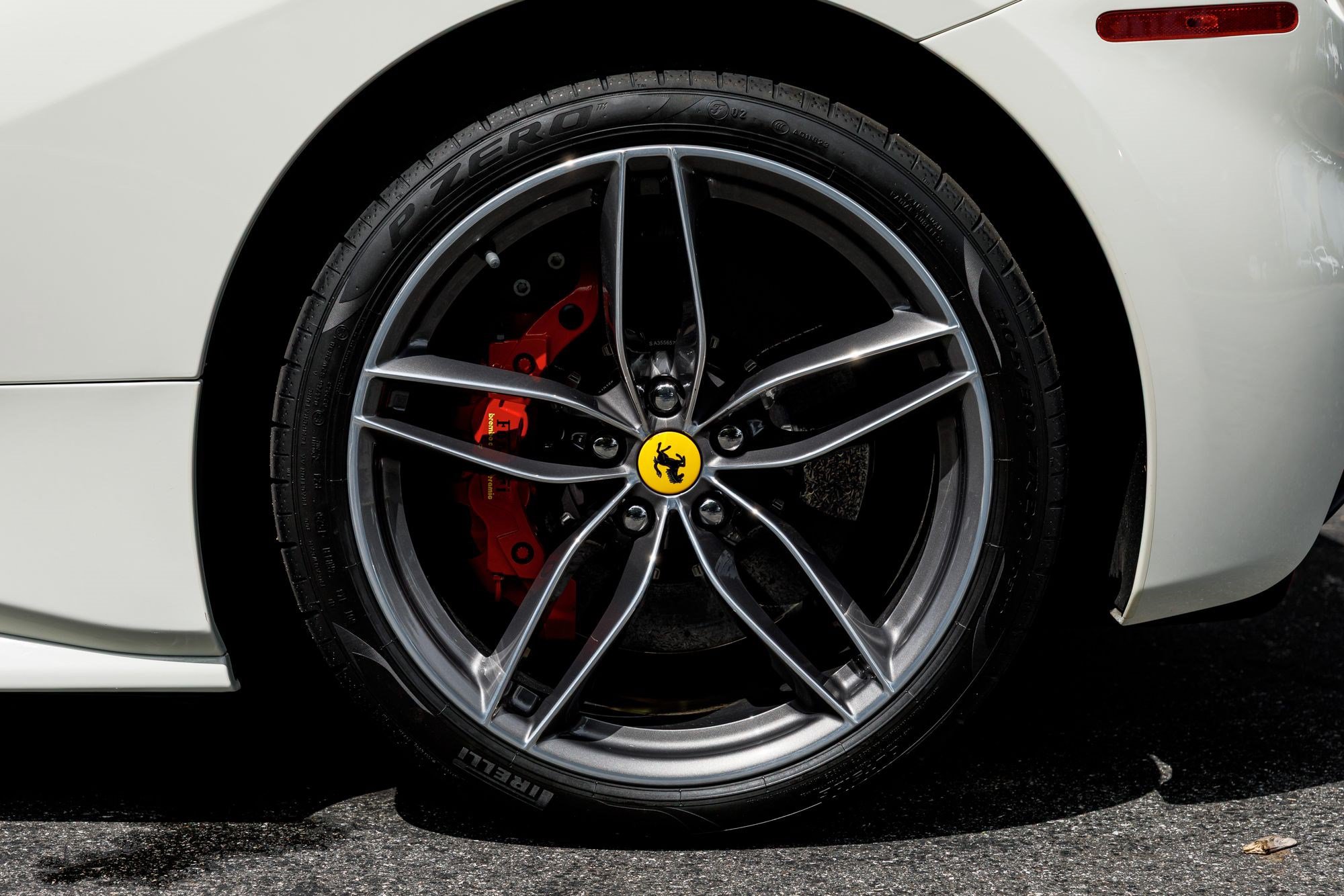 Used 2019 Ferrari 488 Spider RWD image 44