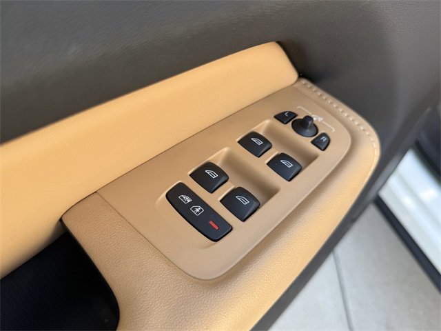 Certified 2023 Volvo XC60 B5 Ultimate image 11