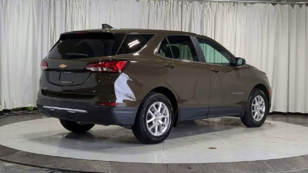 Used 2023 Chevrolet Equinox LT FWD image 10