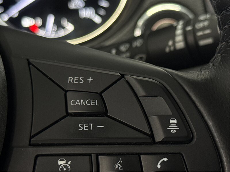 Used 2018 Nissan Rogue SL w/ Premium Package FWD image 30