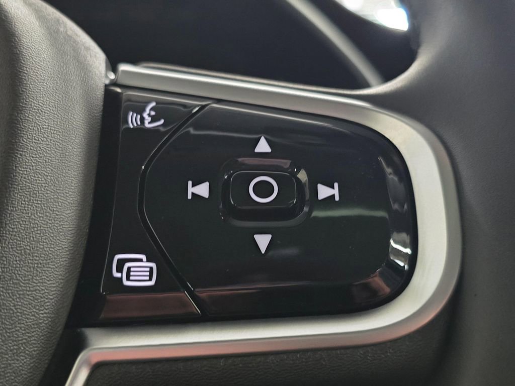 Certified 2025 Volvo XC90 B6 Core w/ Climate Package image 34