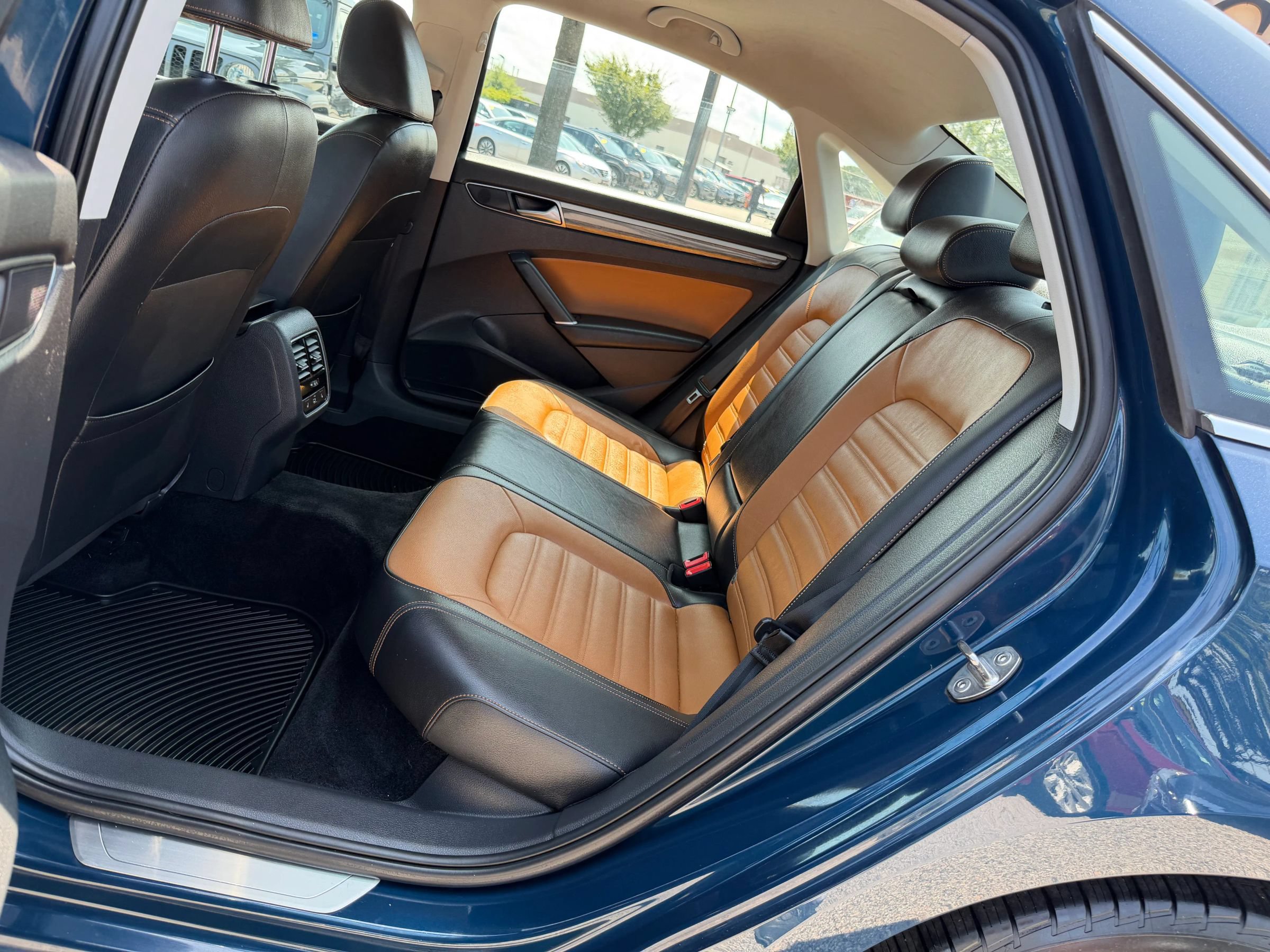 Used 2018 Volkswagen Passat 2.0T SEL Premium FWD image 15