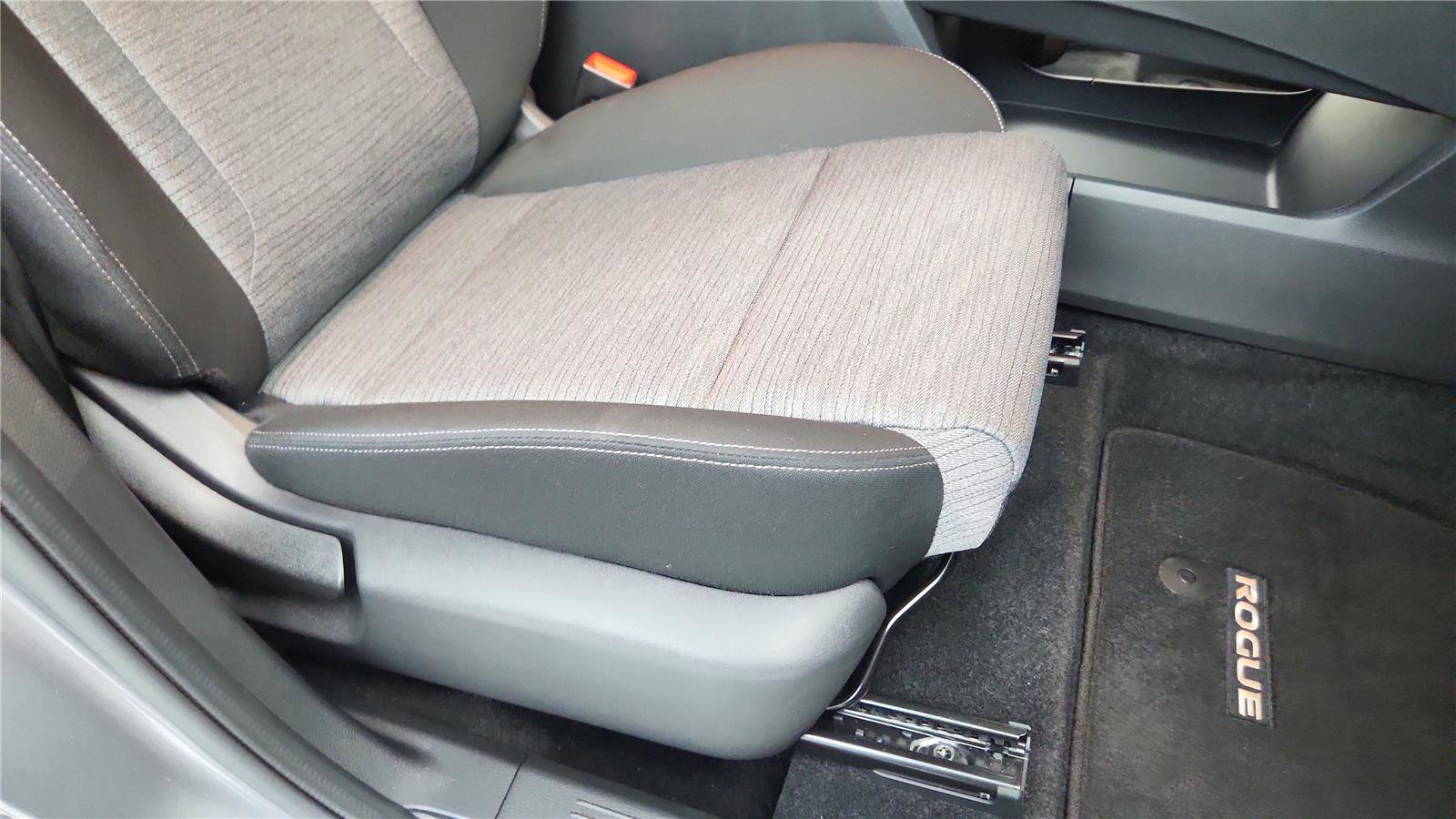 Used 2023 Nissan Rogue SV image 33