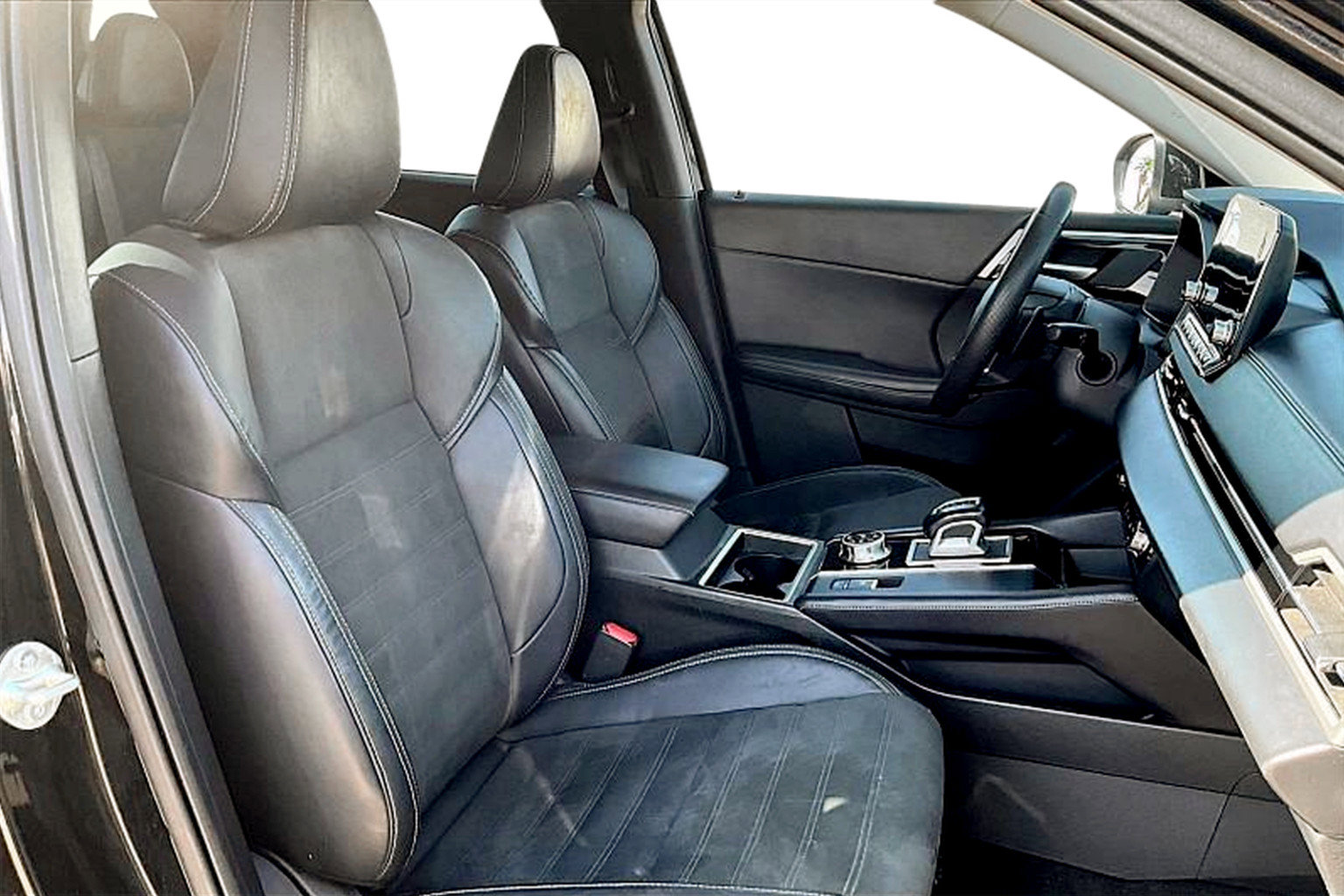 Used 2023 Mitsubishi Outlander SE image 7