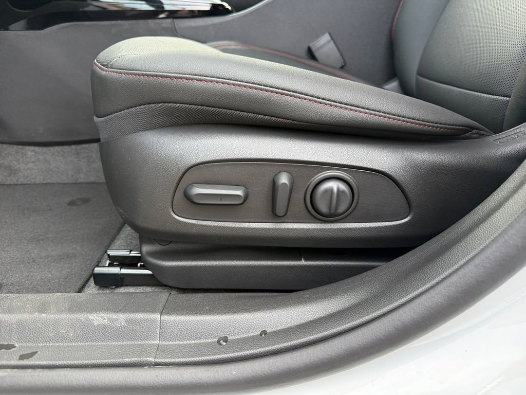 New 2026 Chevrolet Trax RS w/ Driver Confidence Package FWD image 16