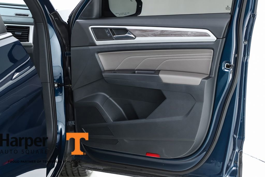 Used 2023 Volkswagen Atlas Cross Sport SE w/ Panoramic Sunroof Package FWD image 32