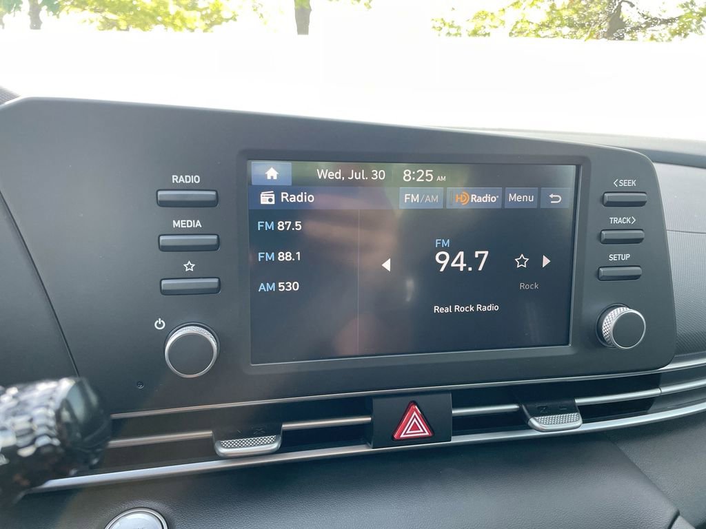 Used 2025 Hyundai Elantra Blue image 42