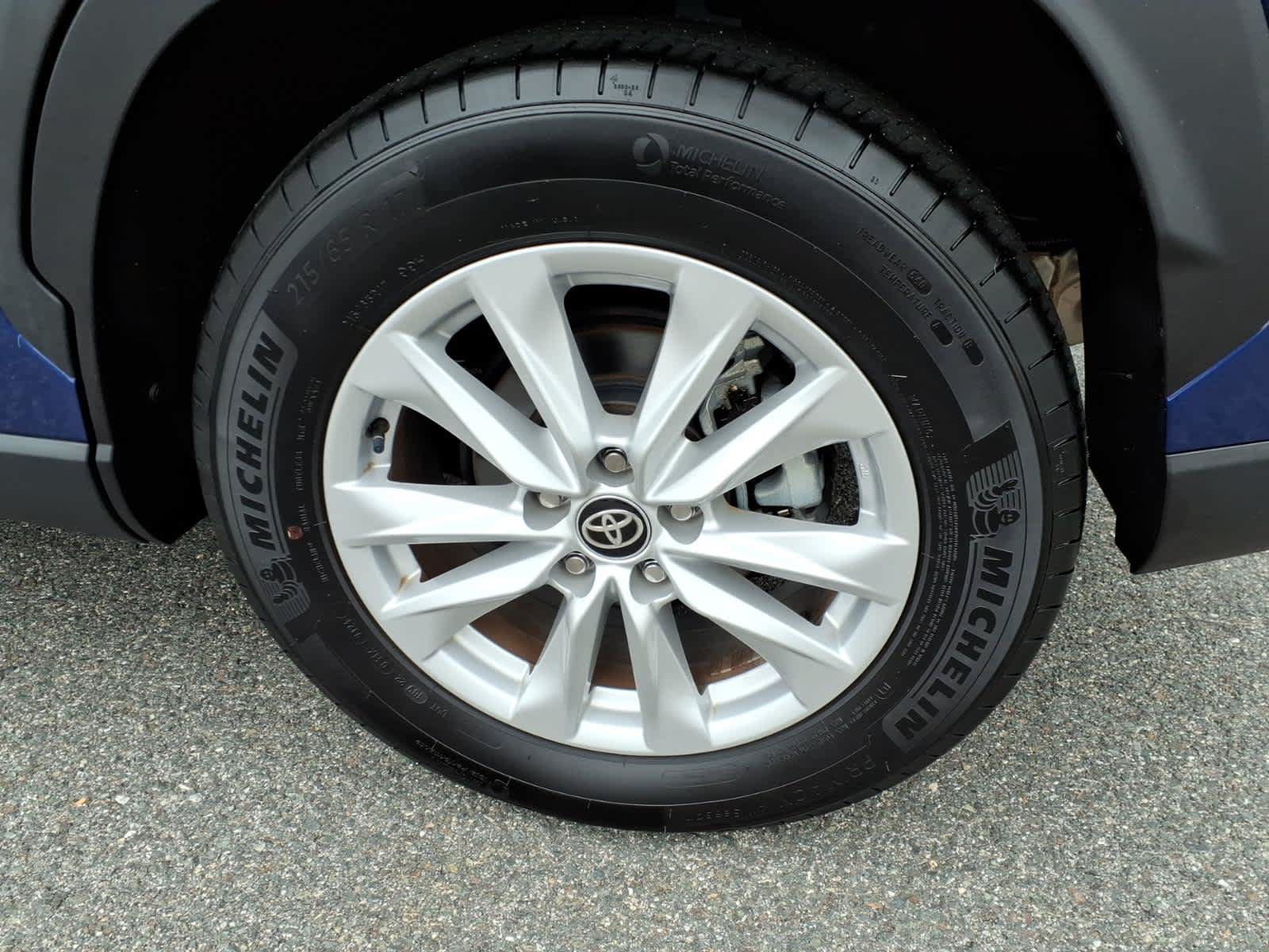 Used 2024 Toyota Corolla Cross LE w/ Moonroof Package AWD/4WD image 9